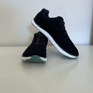 Altra Escalante Women’s Size 11 Road Running Shoes ALW1933G000 Black / White